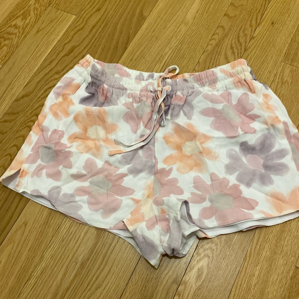 Aritzia summer shorts